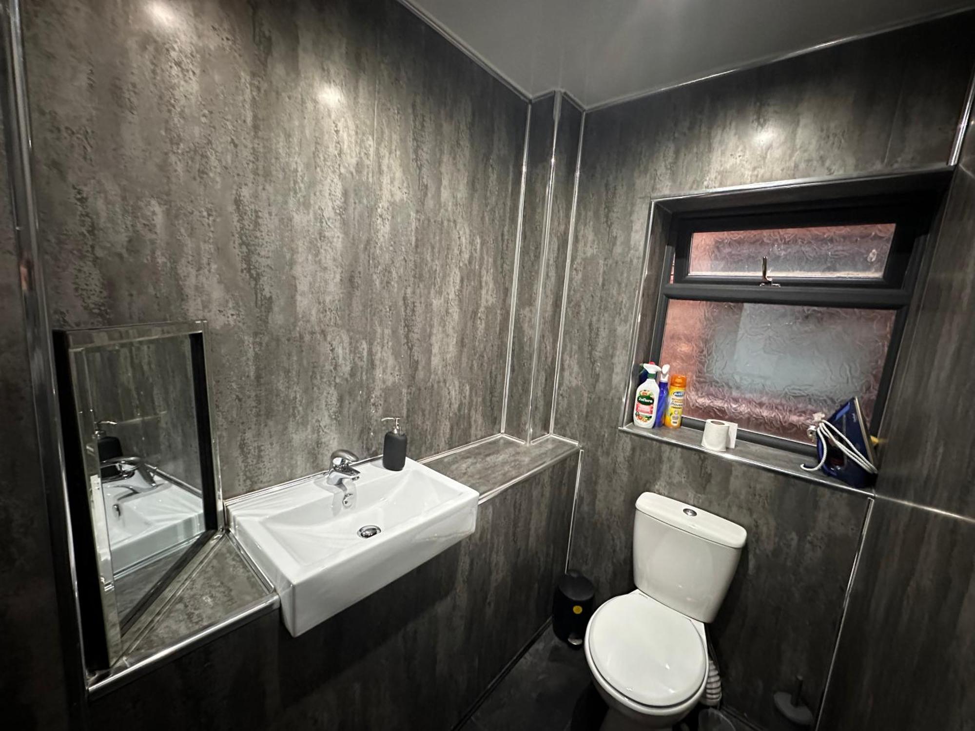 Spacious Double Near Train Station 버밍엄 외부 사진